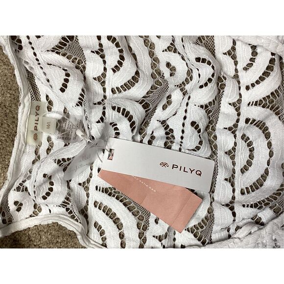 New. Pilyq waterlily lace tank. Regularly $72 - Picture 8 of 8
